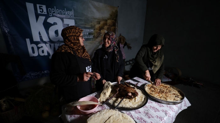 Büyükşehir, 200 yılık geleneği bugüne taşıyor;  Eseler Köyü’nde Kaz Bayramı öncesi imece bereketi